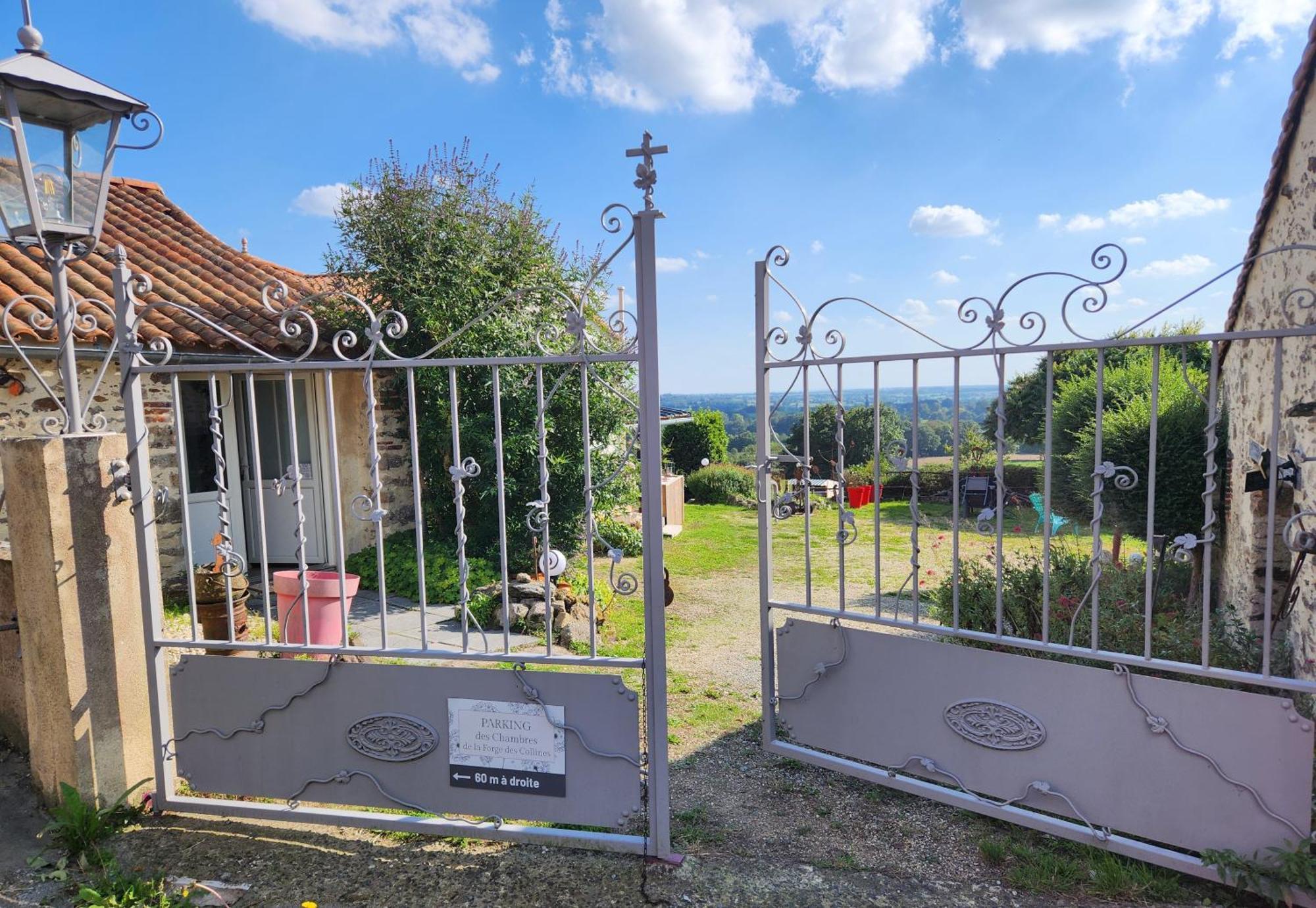 Les Chambres De La Forge Des Collines เลแซร์บิเย ภายนอก รูปภาพ